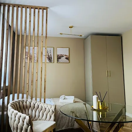 Apartment Gold